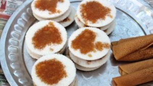 ভোলায় শীতের সন্ধ্যায় ধোঁয়া উঠা সুস্বাদু পিঠা বিক্রির ধুম