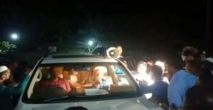 শুকনো খাবার দিলেন তোফায়েল রাতে আশ্রয়কেন্দ্র ঘুরে 