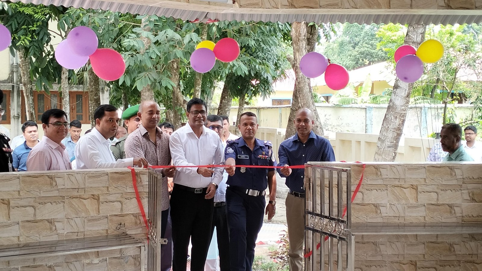 ভোলায় জেলা প্রশাসক কার্যালয়ের সেবা প্রত্যাশীদের জন্য পার্ক উদ্বোধন