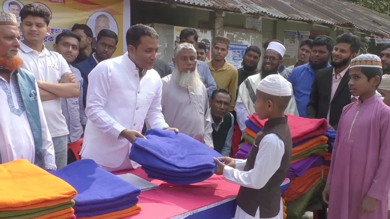 শীতার্তদের মাঝে কম্বল